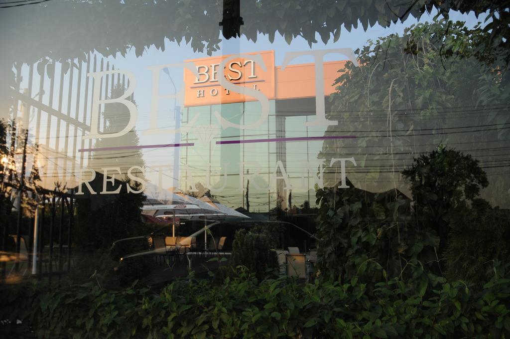 Hotel Best Ploiesti Luaran gambar