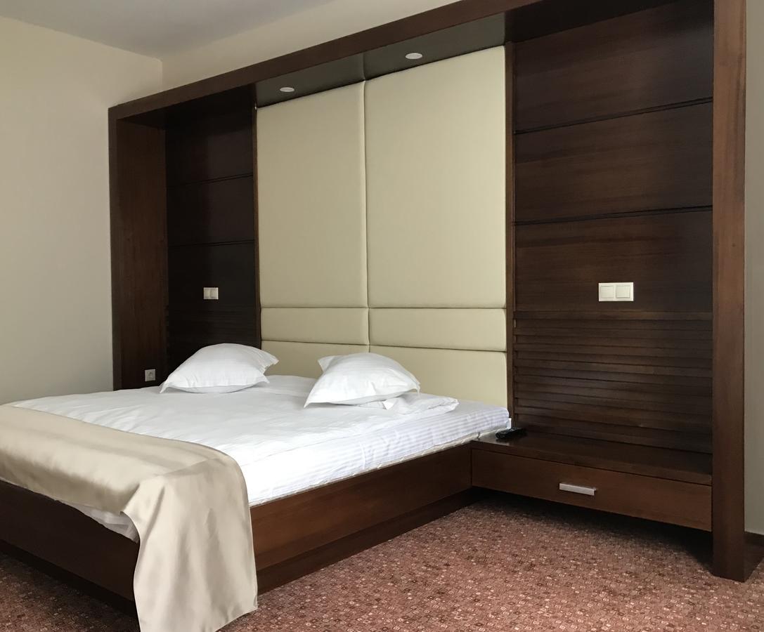 Hotel Best Ploiesti Luaran gambar